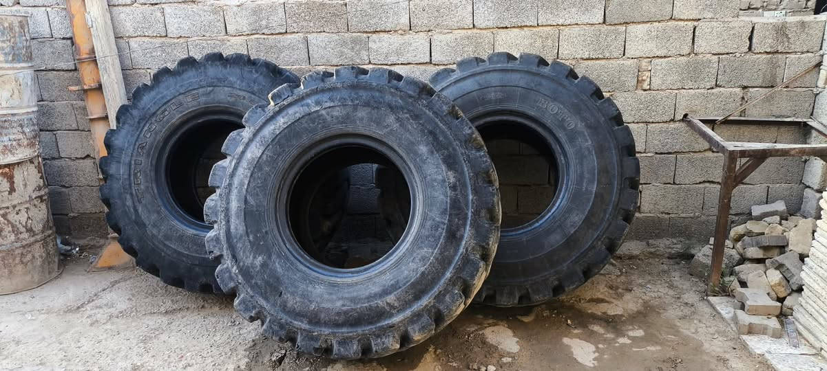 تايرات شفل للبيع حجم 20/5/25عشرين أونص ع خمسه اوعشرين للبيع تايرات انضاف أخو الجديد ابو السيم ينشد چوبلس الاتصال على الارقام التالية
***********
