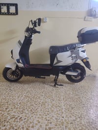 دراجه شحن صار لها خمسه ايام مستخدمه للبيع شرط بيها شيء ترجع 0750239653...