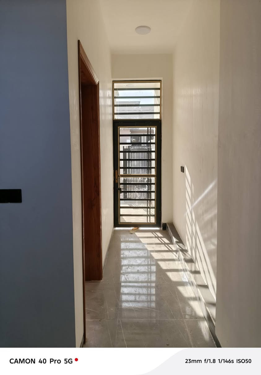 السلام عليكم 🏚️
🏠دار للبيــــــــــع    طابو زراعي سند ٢٥
فـٓــــي   
محيزم  ٤ / شارع العلويه شريفه الجديد
____________
المساحه ١٠٠ متر 

زيرو استلام مباشر 

________________
🧱تفــاصيــل 
غرفـــــ عــدد ٢وصالــــــــــة وهـــــــــــول ومطبــــــــخ  ومجـمــــــــع صحــــــــيات  داخليـــــة  وخارجيـه ومنــــور 

___
__________ 
 💲متوفر كافه الخدمات / /  /ماء/ كهرباء/ 
_______________
مـراسلـه الــصفحه او زيـاره     #مكتــــــ ب القمه للعقار
#الكائــــــــــن
فـــي شارع ٨٠ شارع العلويه شريفه الجديد  ___________________________________
📲***********
________________________________
