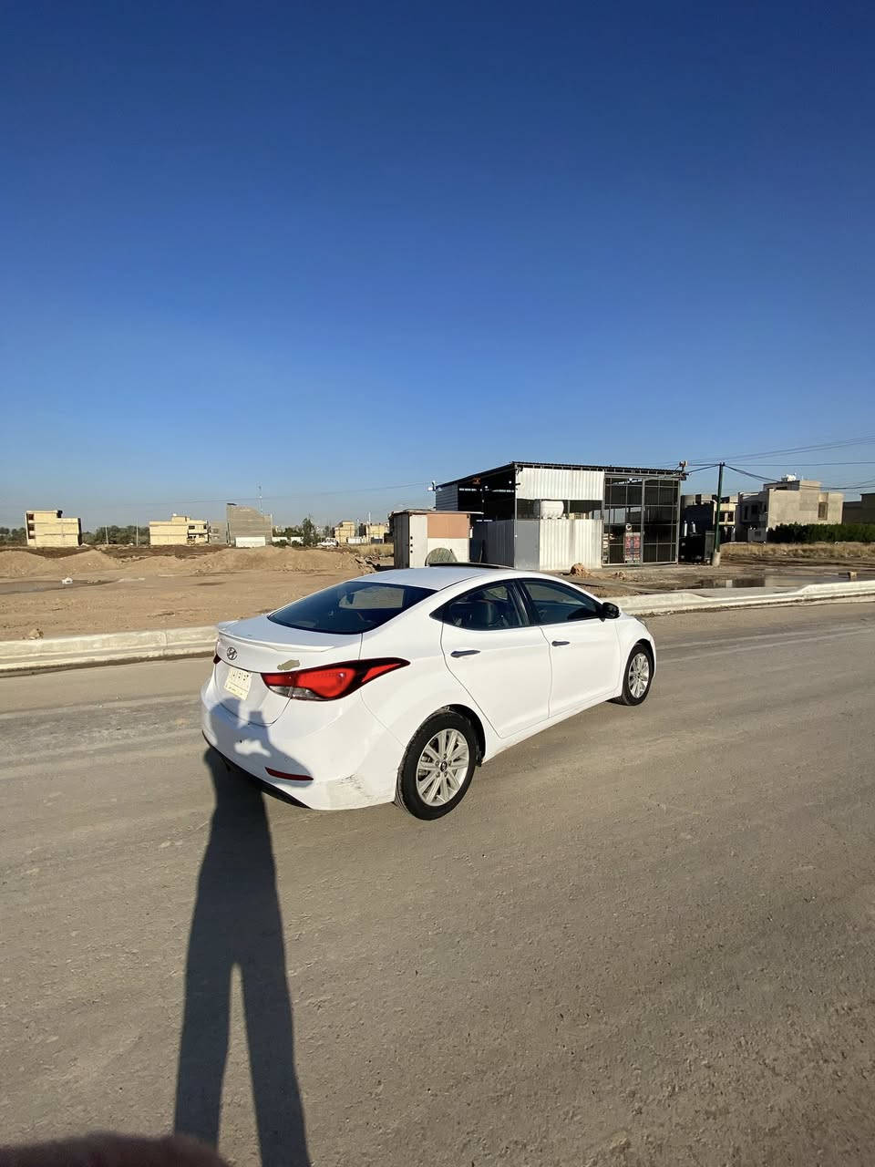 السلام عليكم النترى ٢٠١٦ خليجي مكينه ٢٠٠٠دوش فول مواصفات للاخير السياره جاهزه مكينه وكير وصدر وتبريد وكهربائيات كله مكفول السياره ترايها مال زيرو ناعمه بشكل تايرات جدد سياره مال جناي ربع ماتصرف عليها مواصفاتها 
لدات نهاريه وشاشه وكامره وتحكمات ستيرن ومري شفط واشاير بل مري لايت زنون يدات نيكل + دوسات هم نيكل تبريد قطعتين حساسات امامي خلفي 
عداد رحلات +السياره مدوشمه ارضيه جلد وكشنات جلد اصلي وداخلها يجي لونين  وأربعه دسك و٥ ويل كب 
مكانها بغداد 
السعر ١٠٧ 
السياره بيها صبغ تقريبها ٥ قطع بدون اي دواخل بدون قطره معجون مجرد اللون مالتها متگشر وباخينه وتعرفون الخليجي كليته يگشر لونه بچم كبس حوض بلادي 
***********
