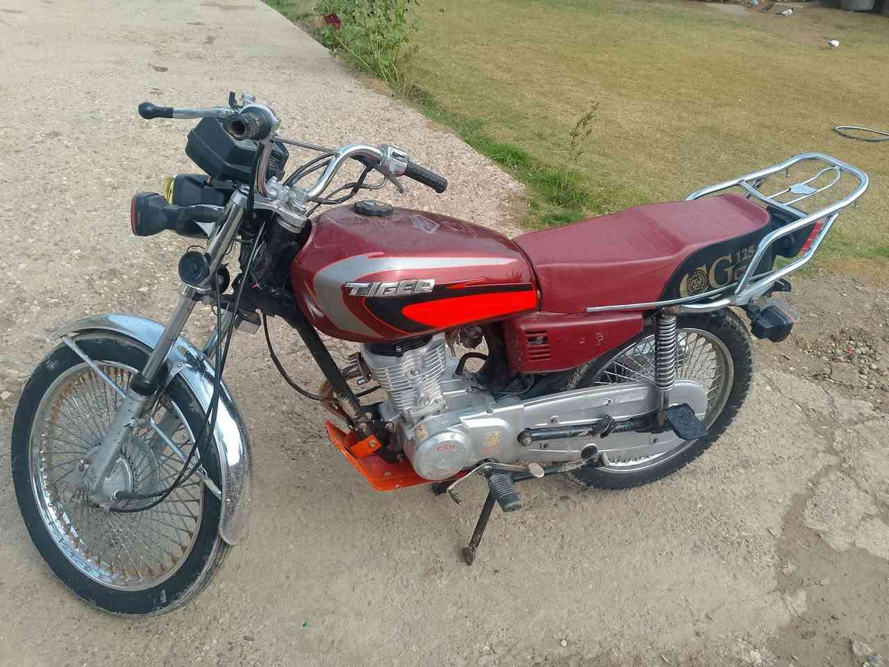 دراجه تايكر موديل 2021 اوراق كامله مبدل بيه ولفات فقط 
دراجه نضيفه مابيه اي شي السعر 430 ألف العنوان صويره 
***********
