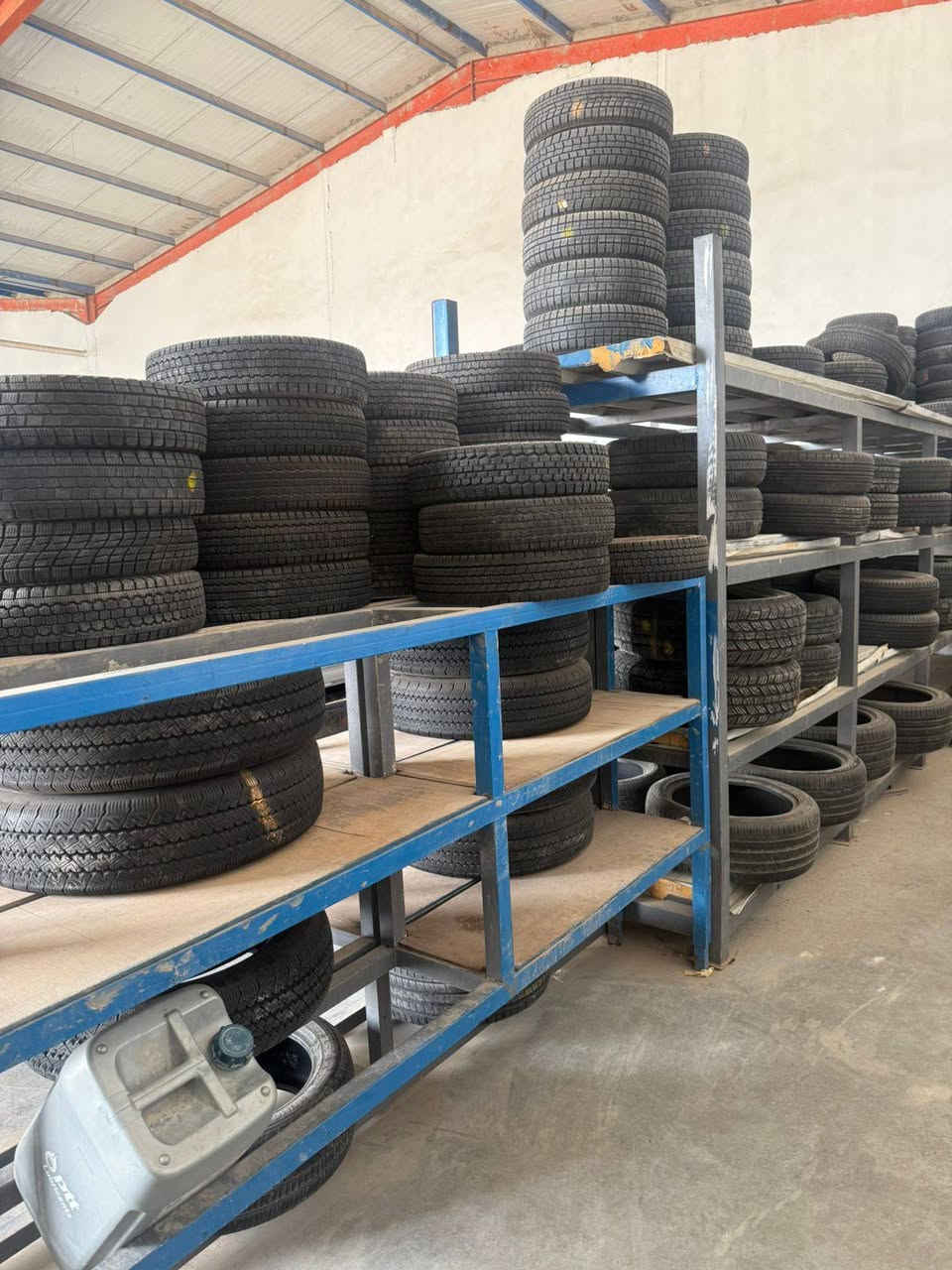 مجمع العيساوي 
لتجارة  الاطارات والبطاريات والزيوت والفلاتر
متوفر كل أنواع الاطارات ✅
 بكافة الاحجام للسيارات الكبيره 🚛 والصغيره 🚗 
متوفر بطاريات 
🔋 بكافة الاحجام والانواع من مناشئ عالميه
ومتوفر زيوت بكافة الانواع من مناشئ عالميه ✅
متوفر اطارات باله نضافة 💯 انتاج من ٢٢-٢٥ 
ياباني - كوري - وكل انواع شركات الاطارات المعروفه ومن ضمنهم مشلن 
متوفر اطارات جديده من مناشئ عالميه ✅ 
لكافة انواع السيارات 
 ابو شمس : ‏‪***********‬‏
📍العنوان:  الكوفه - شارع المعمل - قرب معمل اسمنت الكوفه
