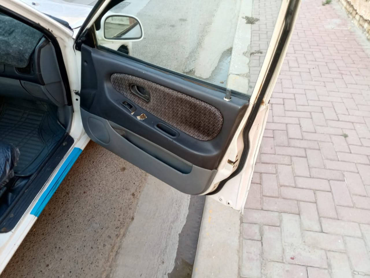 سلام عليكم براتون موديل2002 سياره بسمي سنويه 2029 رقم دولي السياره جاهزه من كلشي تبريد تدفئه كلها شغاله كير عادي خير من الله سياره مصبوغة احزام تخم تاير صدر امامي خلفي جديد العنوان بغداد المدائن غير متواجد فيس رقمي اتصل وبيك خير وتدلل ***********.  السعر 45وبيها مجال لطيبين
