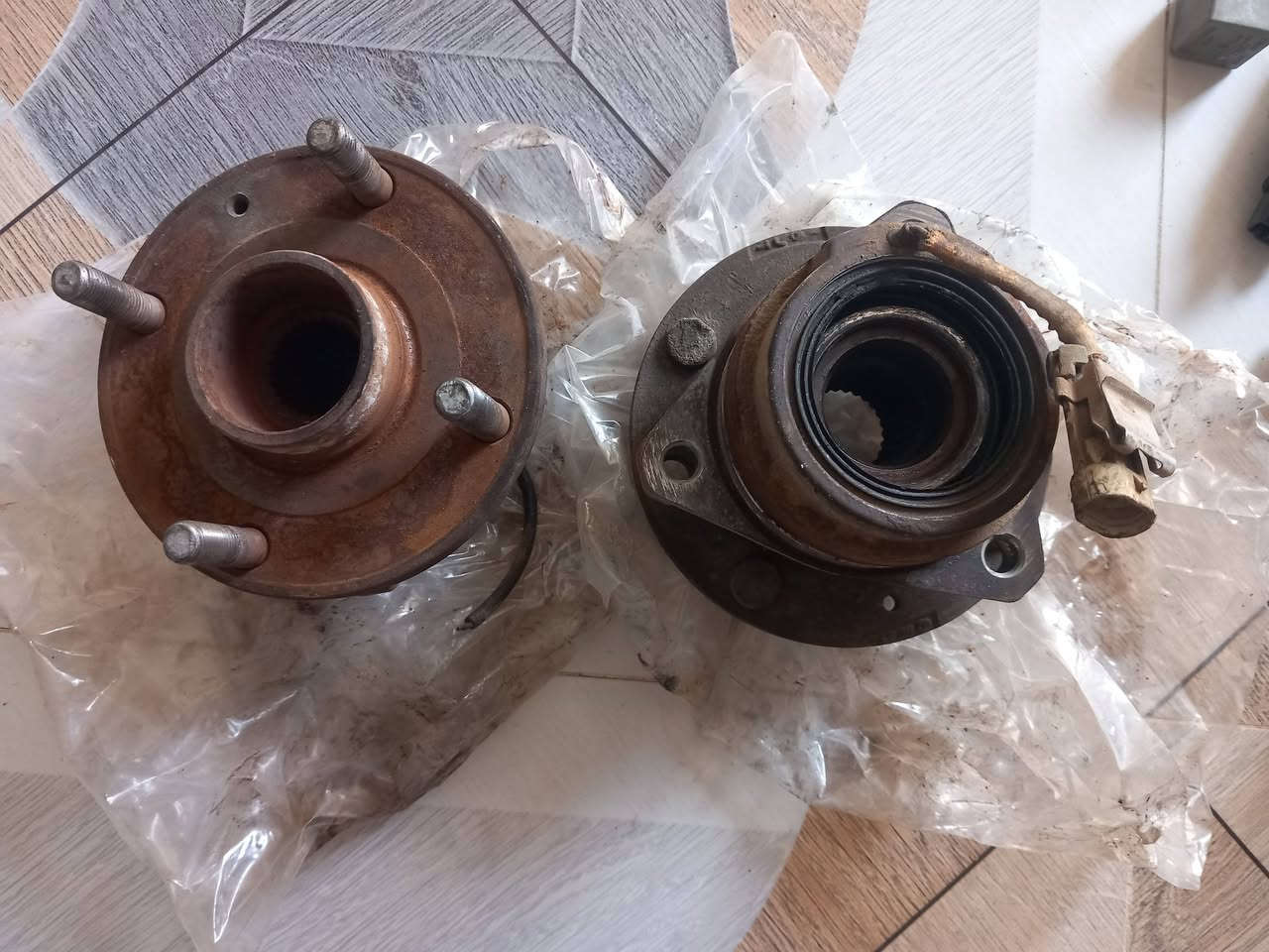 سلام عليكم اخوان غراض تفصيخ دايو ماكنوز ٢٠٠١ ويوجود محرك ماعرف شبي ابيع كوم حديد ماعرف شنو بي حولنه كير عادي الى اوتماتيك 
مكاني سماوه الخضر 
***********
