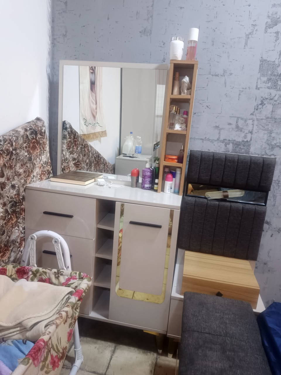 سلام عليكم غرفة نوم تركي
السعر 900 وبيه مجال  المكان بغداد مدينه الصدر 
شارع الحكمه ***********
