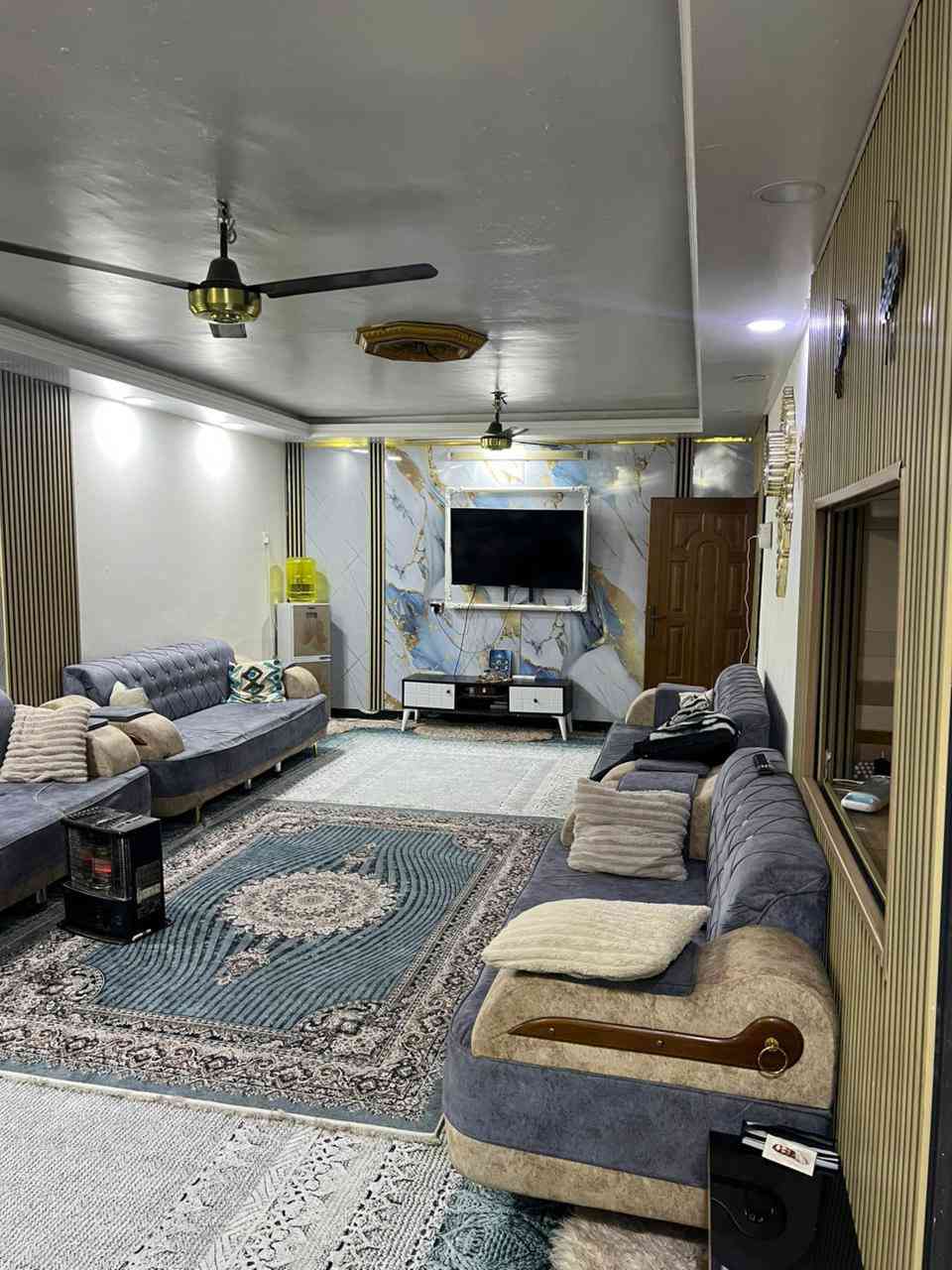 السلام عليكم .. دار للبيع المساحة ١٥٠ متر … ٦x٢٥ يحتوي على هول واستقبال وغرف نوم عدد ٣ + صحيات … الموقع نهاية حي اور المنطقة كاملة الخدمات السعر ٢١٥ وبي مجال … للأستفسار واتساب فقط ***********
