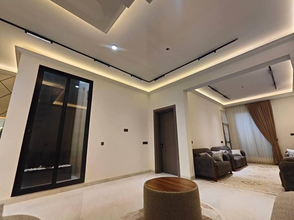 بيت للبيع في كربلاء شارع السيدة زينب ع قرب فندق البارون جار العباس 
 قريب للامام الحسين ع مساحة118متر. مع الاثاث      البيت بناء جديد بعده مامسكون  
طابقين 4 غرف نوم 3صحيات واستقبال وصاله ومطبخ 
كافة الخدمات تبليط عرض الشارع 10متر ماء مجاري كهرباء
شغل البيت درجة اولى البناء طابوك جمهورية كونكريت مسلح صب مركزي
ارضيه الطابق الأول بورسلين والطابق الثاني بورسلين 
ابواب الداخلية  تغليف تركي 
حداديه 2ملم وBVCمقطع تركي تفصال 
التاسيس الماء خلاطات دفن ماركت افياء طرادات دفن 
صبغ الواجهه بتك التركي 
ديكورات مغربي منظومه كامرات طابو زراعي قرار محكمة سند 25 الاستفسار اتصل واتساب  ***********
*********** كربلاء, العراق
