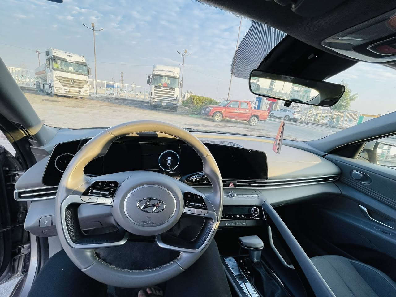 سلام عليكم 
النترا ٢٠٢٣. فول عدا الفتحة 
ماشية ٢٦ الف رقم بغداد تحويل مباشر سيارة بيها قطعه صبغ ايرباك شواصي ولغود مكفولات 
السعر ١٥٠$ وبيها مجال مكاني بغداد الشعب 
***********
