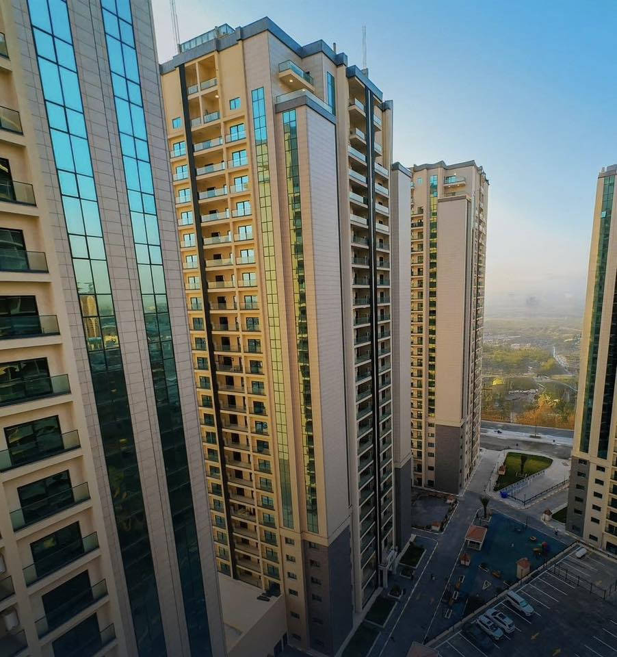 تتوفر شقه للبيع في مجمع رويال ستي (البيجيه)
سعر جدا مناسب ✅✅

✨ مواصفات الشقة:
📐 المساحة: 193 م²
🏢 الطابق:3
🌿 الإطلالة: داخلية مميزة على حدائق المجمع تمنحك أجواءً من الهدوء والسكينة

💫 تفاصيل الشقة:
• 🛏️ 3 غرف نوم فسيحة ومريحة
• 🛋️ صالة رحبة بتصميم عصري أنيق
• 🍽️ مطبخ حديث مجهز بمساحات تخزين عملية
• 🚿 3 حمامات بتصاميم راقية
• 🧺 غرفة غسيل مريحة
• 🌅 بلكونتان بإطلالات جميلة تمنحك لحظات استرخاء رائعة

💎 مميزات إضافية:
✅ موقع مميز داخل المجمع
✅ جاهزة للسكن فوراً
✅ بيئة آمنة وراقية مع خدمات متكاملة تلبي احتياجاتك

📞 للتواصل والحجز:
اتصل الآن على *********** أو راسلنا على الخاص
