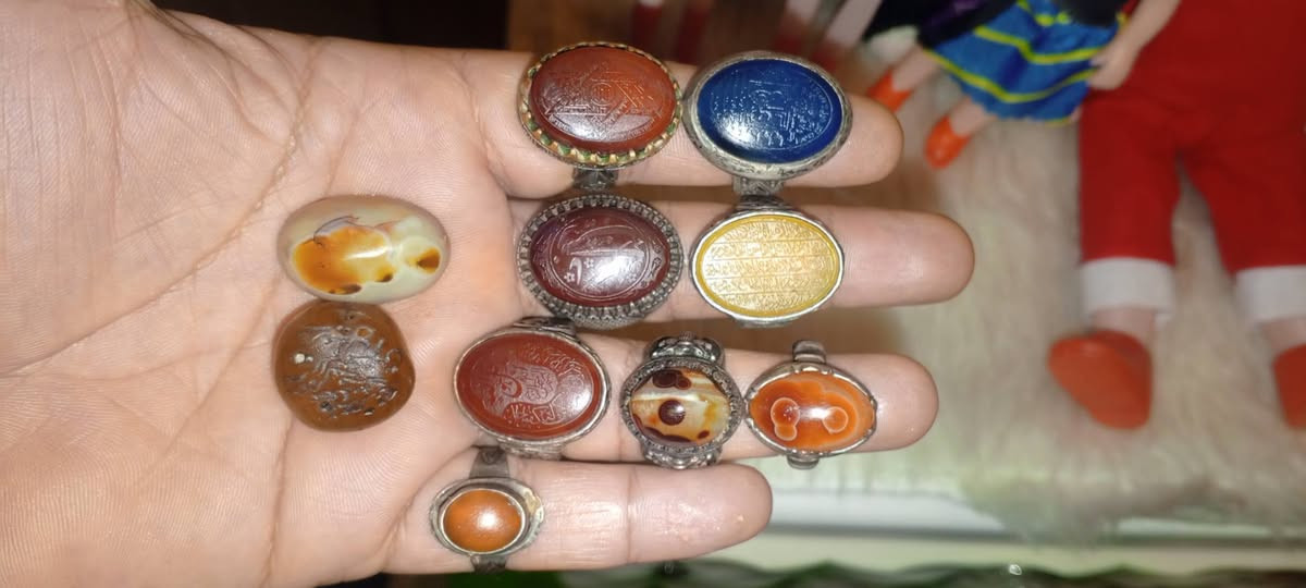 البيع شلع وفرد سعر مناسب خواتم قديم شغالات فول  مخطوطه روحانيه قويه الحجر مالهن وبيهن صياغه ثقيله سلجوقي ويدويه  كلمن وسعره  سوار فضه شاكرات  وكلايد  قديمه روحانيه وصره غزال فواح عطر مسك دام كلمن وسعره فقط اتصل على الرقم *********** رايدهن فقط علا الاتصال مامتواجد علا فيسبوك جادين فقط  وشراي احتى الاتعبني ولاتعبك ماعندي توصيل من رخصه الادمن المحترم وافق ربي يوفقك بغداد المكان
