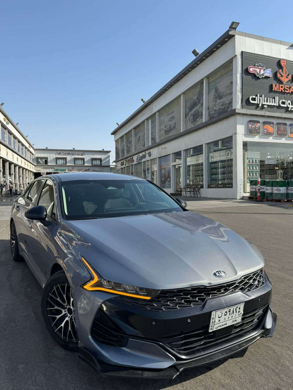 سلام عليكم اخوان 
سيارة KIA K5 LXS 2021
السعر 155 ورقه وبيها مجال 
سيارة فول مواصفات عدا الفتحة لون بحري لون مميز 
سيارة كير مكينه خير من الله مسويلها ادامه كامله قبل 5 ايام 
ماشيه 78.700 كيلومتر
السيارة رقم بغداد معوقين عندي بيها وكاله بعد 7 شهور و تتحول حرة المعوق من اهل بغداد
مكان السيارة البصرة *********** Singapore
