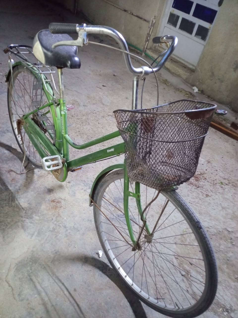 ***********
بايسكل ياباني اصلي على وظع اليابان
سعره 60 ستين الف مكاني حي الاعلام 
قرب البداله ..
