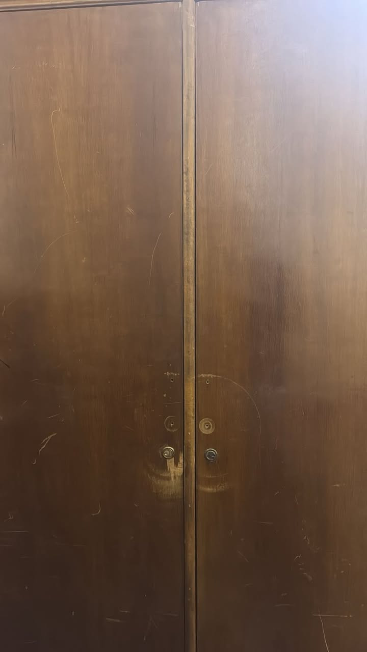 الطباخ منضدي ب40 عشتار
كنتور خشب ب50 وبي مجال
سبلت midea طن 1 ب 150وبي مجال
ثلاجه شغاله مابيه شي ب100 اللي يريد هم يدخل خاص يراسل لو يتصل على هذا الرقم العنوان:الحريه بستان 
الرقم:***********  بي وتساب
