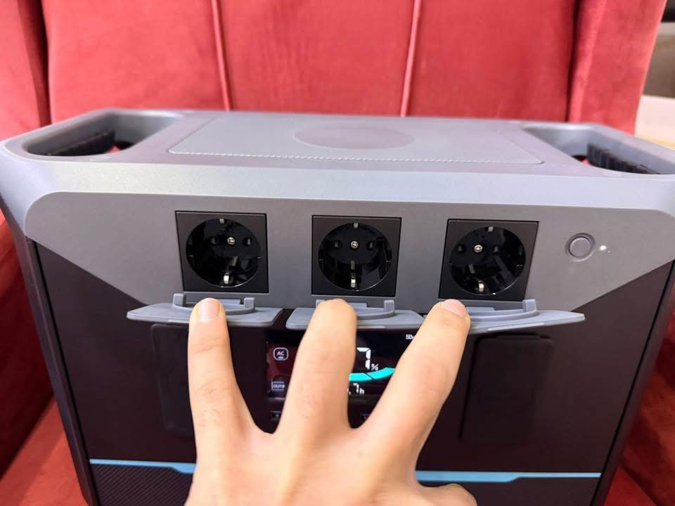 بور ستيشن محطة الطاقة نوعية راقية
بقدرة عالية 1800 واط يعني 8 امبير 

✔️ بطارية كبيرة بسعة 1382Wh

تشغيل طويل بدون كهرباء وانقطاع 

بطارية LiFePO4 نوع ليثيوم فوسفات الحديد 

عمر يصل إلى 3500 دورة شحن (سنوات من الاستخدام).

شحن سريع جدًا

من صفر الى 100 ساعه و 20 دقيقة 

يدعم الطاقة الشمسية حتى 600 واط

مثالي للرحلات أو انقطاع الكهرباء.  

يحتوي على 14 منفذ 

✔️ ميزة UPS

يعمل تلقائيًا عند انقطاع الكهرباء لحماية أجهزتك.

بالطاقة الشمسية حتى 600 واط

للحجز او الاستفسار من معلومات إضافية 

عبر الخاص او واتساب ***********
