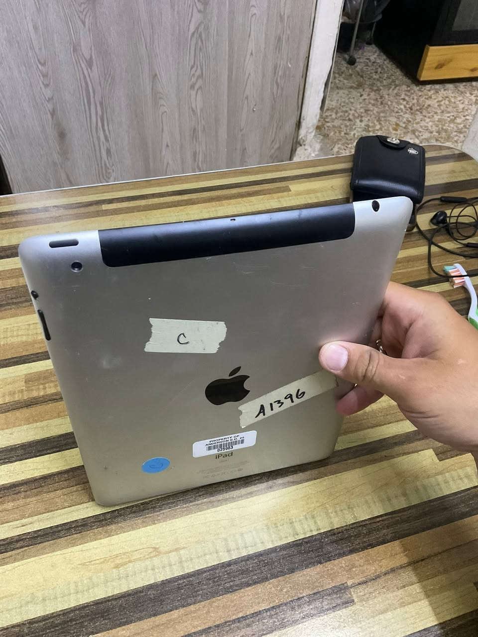 هذا الايباد اريد ابيعه او اراوسه وماعرف شنو موديلة اشتريته من مصري الي يفيده خل يراسلني *********** هذا رقمي الايباد يمكن عطلانة الشاشة مالته بس الباقي نظيف اني ماعرف كلش بيهن يا ريت لو اكو تلفون يشتغل اراوس بيه
