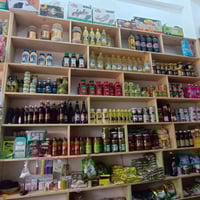 للبيع رفوف عدد 3 مع ميز عرض عدد 2 مثل ماموضح بالصورة خشب روسي ونظيف جد...