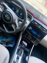 توسان موديل 24 لون سمنتي  ماشيه 19 الف  داخل ابيض  فتحه  اشاير بالمري ...