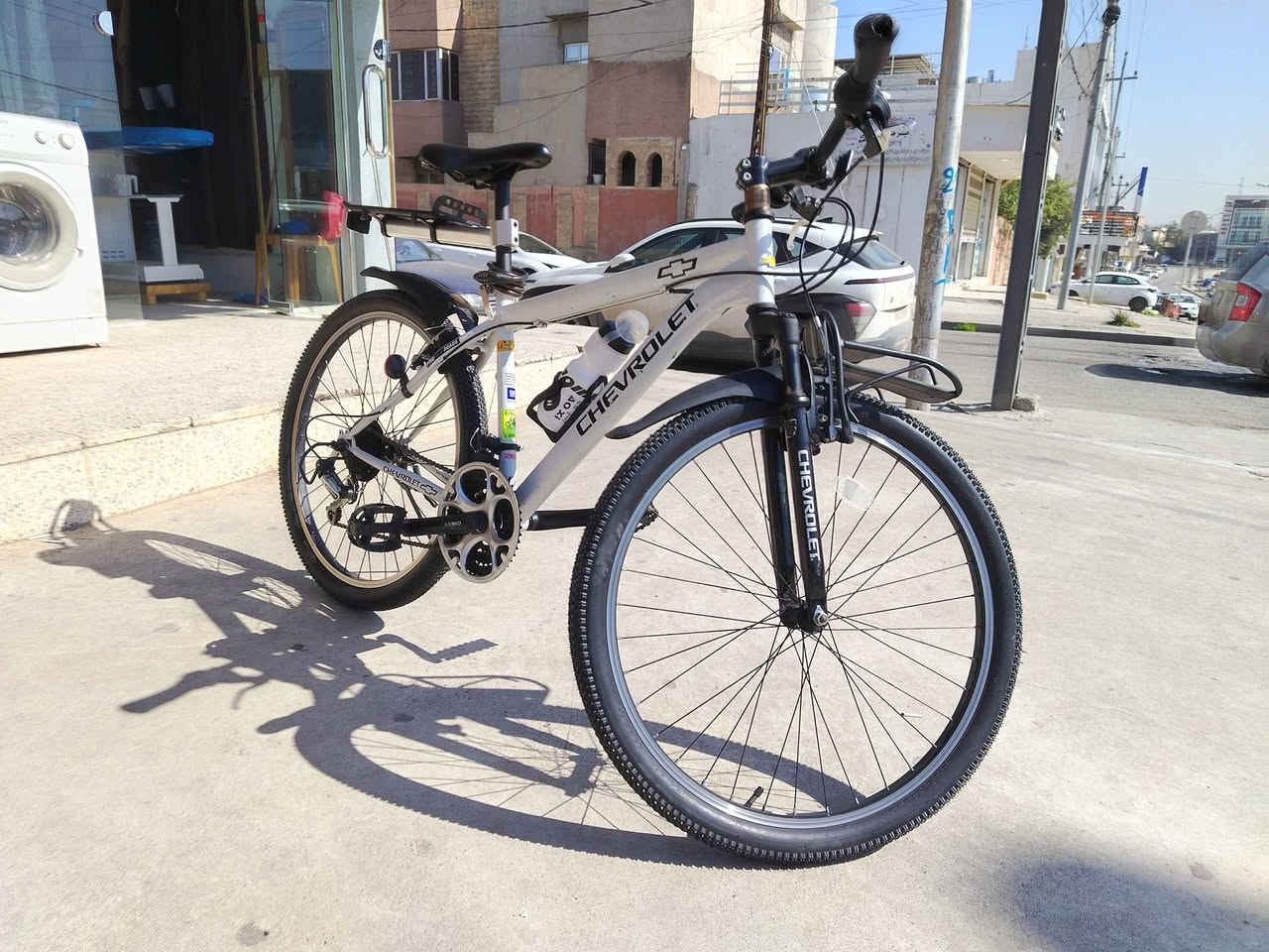 🚲 دراجة هوائية ماركة CHEVROLET للبيع 🚲
​للبيع دراجة هوائية أصلية من ماركة CHEVROLET المعروفة بمتانتها وشكلها الأنيق. الدراجة بحالة ممتازة وجاهزة للاستخدام المباشر.
​المواصفات الأساسية:
​الماركة: Chevrolet (شيفورليه).
​الجامبينات: دبل أمامي (Suspension) لراحة تامة أثناء القيادة.
​الإطارات: جديدة تماماً.
​الإضافات: مجهزة بحمالة خلفية، مطارة ماء، ورفارف أمامية وخلفية.
​الموقع:
​📍 الموصل - حي المصارف - قرب جامع الدكتور سعدي مهدي.
​السعر:
​💰 210,000 دينار عراقي.
​📍 طريقة التواصل:
للمعنيين والجادين بالشراء، يرجى التواصل عبر رسائل الفيسبوك (خاص) حصراً.
​#دراجات #للبيع #Chevrolet #الموصل #حي_المصارف #دراجة_هوائية موصل, نينوى


**إذا كنت صاحب هذا الإعلان وتريد حذفه لأي سبب، رجاءا أرسل رسالة إلى الدعم الفني**