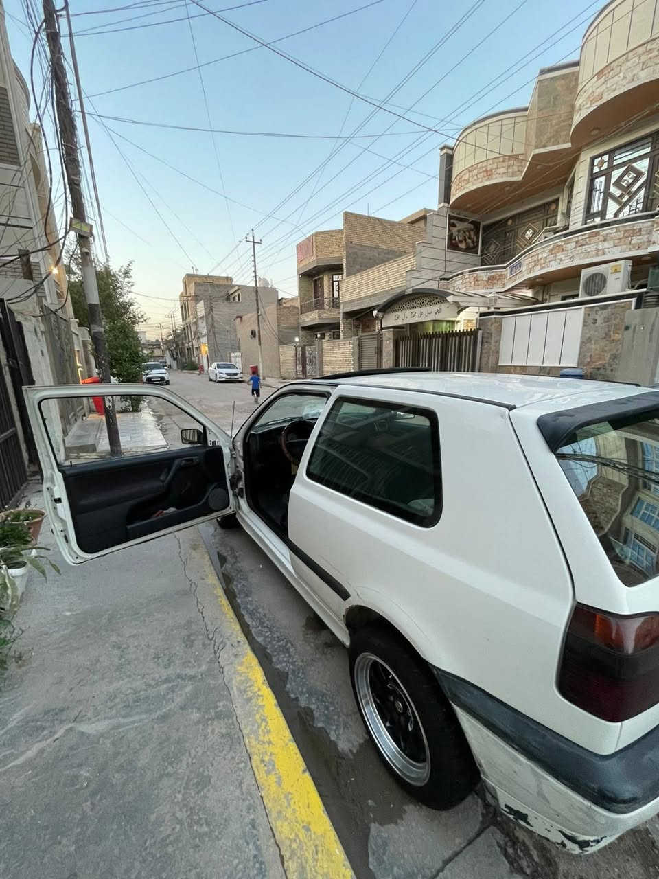 سلام عليكم كولف موديل ٩٤ نظام أوربي كير عادي  مكانه السيديه تقاطع الدوريش سعره  ٣٨ رقم موبايل ***********
