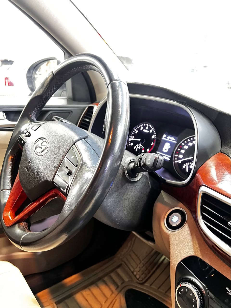 توكسان موديل 2020 خليجي مكفوله والسونار مرفق بالمنشور … رقم بابل ماشيه 94 km مواصفات اصلي 
بصمه … كشن كهرباء … لد امامي خلفي … اشاره بالمري … كشاف لد … ويل كب 19 … شباك نيكل …. شاشه كبيره … داخل صاج … ثلاث انظمه قياده … جك سبير عده كامله … 
مكاني حله *********** السعر 198$ حلة, بابل
