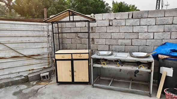 كشك ماكولات سريعة او قهوى او عصائر مع قلاية مميزة ومختلفة وفريدة من نوعها بنظام ستنال ستيل (الحديد اصلي مشتغليه وكله مغلون ) مع الطاوات الاصلية حجم 50cm السعر 700الف قفل مكاني بالبصرة/گرمة علي(اذا ما تريد تشتري وتكسر بالسعر لا تتصل علي لو سمحت لو سمحت لو سمحت) لان اني عرضتهم ابلاش وكسر  وماكو هيچ ميز بالعراق كله هندستي وشغلي  فالي عنده مشروع  نال فنگر وفلافل او مقليات ويريد يفتحه على باب الله  فهذا سعر كلششش مناسب بدال ما تروح تشتريلك شي جاهز ويكلفك اكثر وجودته مو بهاي المتانة والقوة والي يريد يشتريهم يتصل على رقمي (واتساب +اتصال)
*********** البصرة
