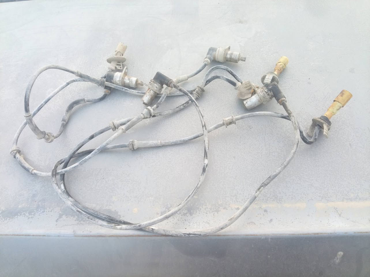 للبيع منضومت بريك 730+735 كاملة بريش وعنبار واي بي اس تخم حساسات 4وياله شرط شغل المكان كربلاء يوجد توصيل ***********
