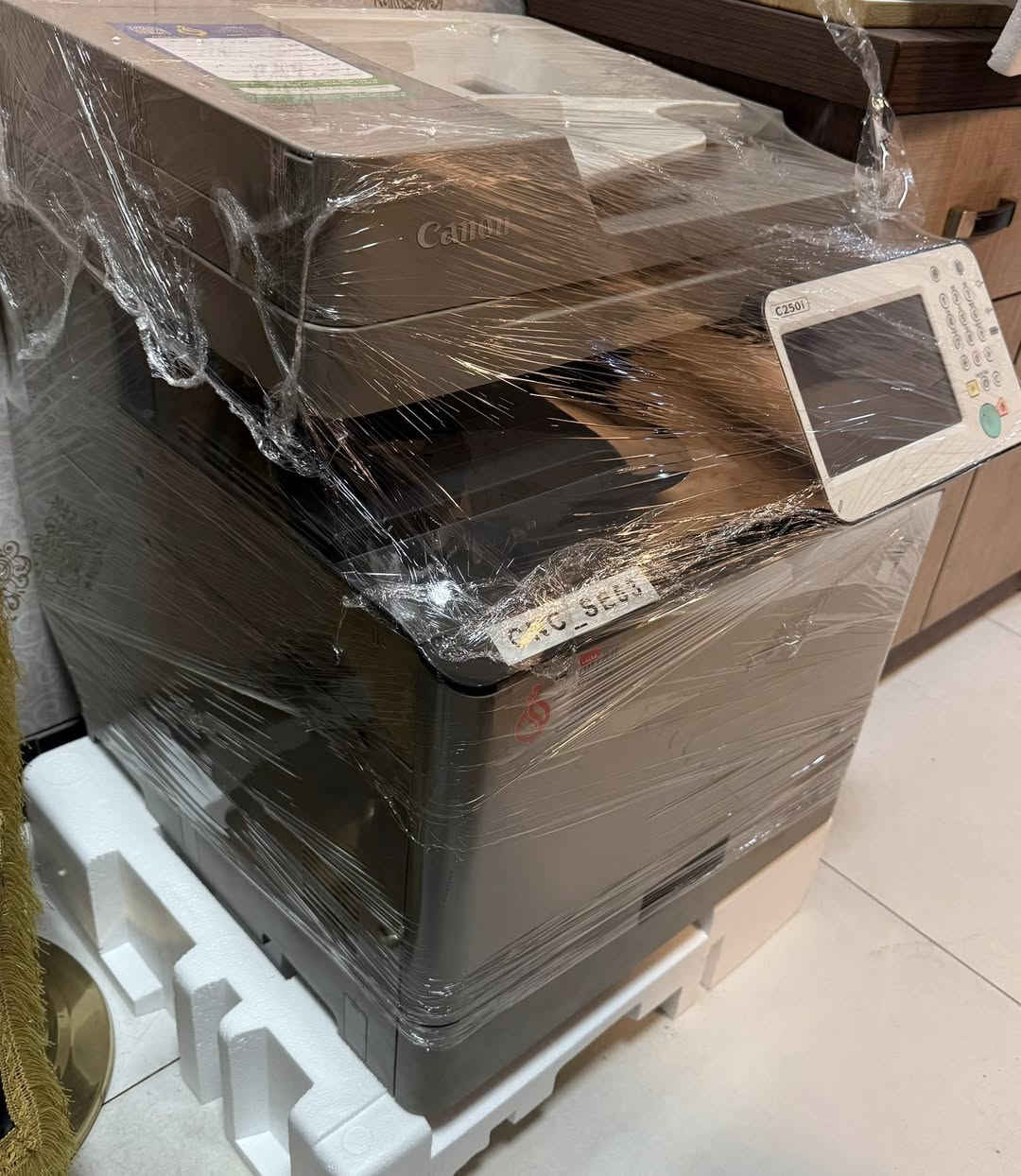 🖨️ للبيع طابعة Canon imageRUNNER ADVANCE C250i
✅ طابعة ملونة (طباعة + نسخ + سكانر)  
✅ الحالة: نظيفة جدًا وتعمل بكفاءة عالية  
✅ سرعة 25 صفحة بالدقيقة  
✅ طباعة وجهين (دوبلكس)  
✅ استخدام مكتبي خفيف  

📌 سبب البيع: إغلاق المكتب والتصفية النهائية  

💰 السعر: 325,000 دينار فقط  
(أرخص من السوق — نفس الحالة توصل 375-400 ألف)

🚨 البيع مستعجل جدًا خلال أيام  
🚨 الأولوية للجاهز والدفع الفوري  

📞 للتواصل: (***********)

⚡ الطابعة شغالة 100% وجاهزة للفحص  
⚡ فرصة قوية للي يريد جهاز نظيف و بسعر مناسب.
