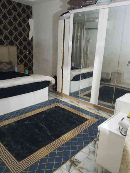 بيت للبيع او المراوس مساحته تقريبا 130م اساس صب كونكريت المكان كوفه ـ شارع ميثم التمار ـ منطقة دور الحوزة يبعد عن الشارع التبليط الرئيسي 70 متر مكوناته غرفة وصاله ودرج وبيتونه وحمام داخلي حالياً مستخدميه مخزن للبضاعه مطبخ طارمه استقبال حمامات خارجيهه
السعر 30 وبيه مجال
***********
