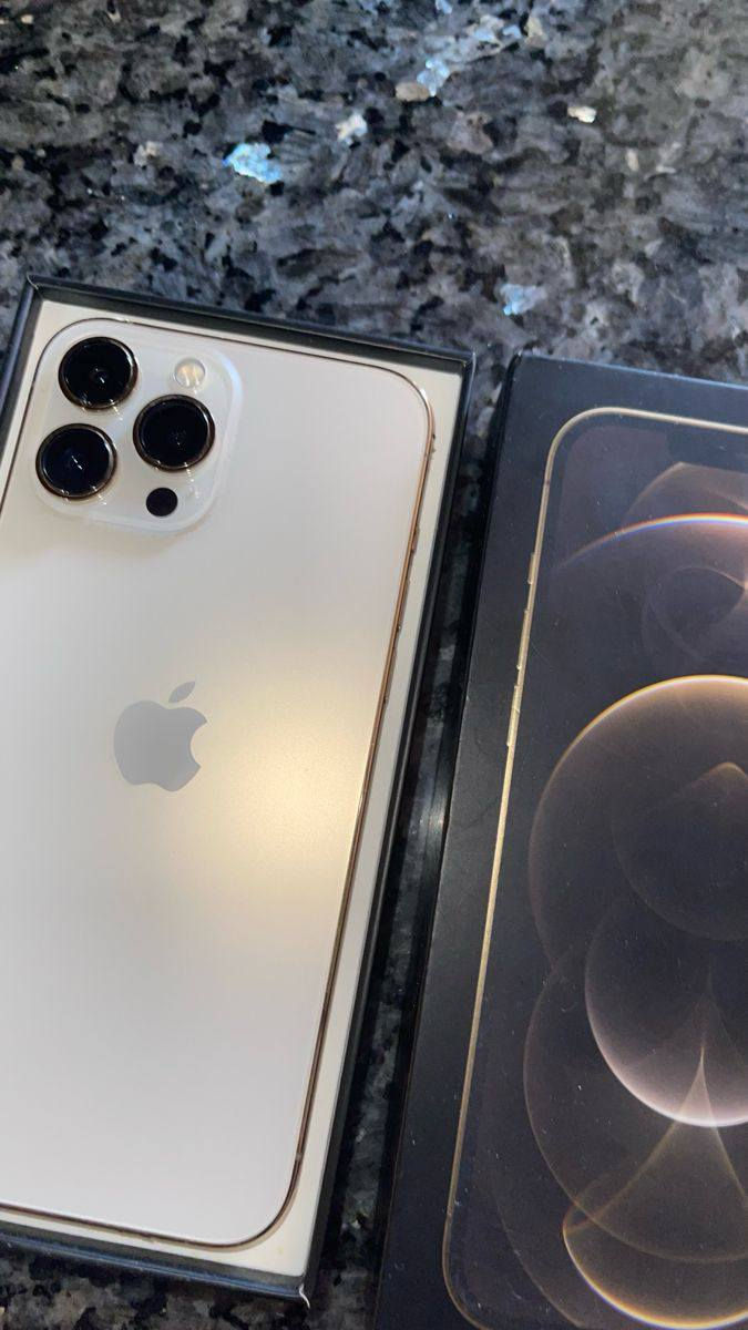 السلام عليكم
ايفون 12 pro max 
.
جهاز نضافه 85%
.
مبدل فقط شاشه اصليه وكاله
.
بطاريه ثمانينات
.
ذاكره 256
.
فيس ايدي شغال 
.
السعر 400 وبي مجال بصيط 
 .
تواصل ***********
