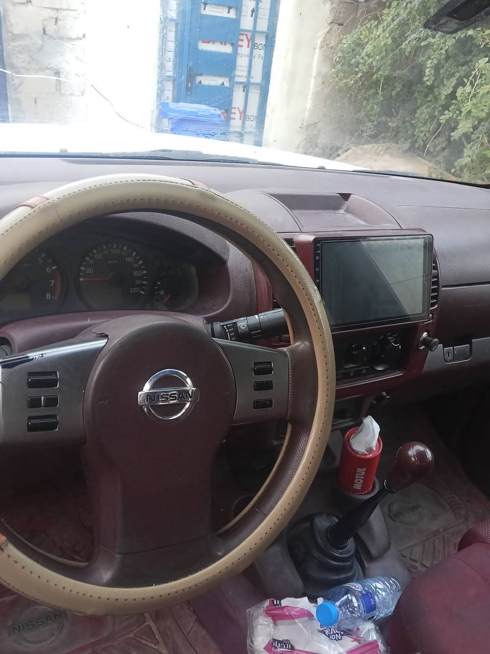 نيفارا 2013 كير عادي نضيفه بيها ضربه خفيفه بالمدكر الايمن فقط رقم بصره
السعر 92 وبيها مجال 
التفاصيل ***********
