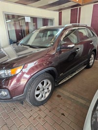 عندي سورنتو موديل12امريكي لون ماروني محرك 2400 رقم بغداد سعر145 بيه مج...