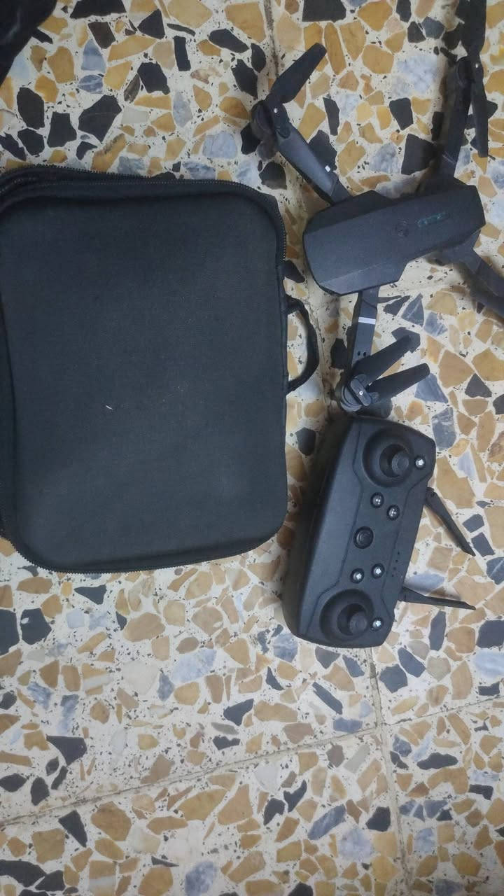 E88 PRO DRONE.
المدى 250متر

الارتفاع70متر

البطاريه 10 دقائق إلى 15دقيقة

السعر 30مع التوصيل

بيها كامرتين واحده من الامام وحدة من جوة

مع كامل ملحقاتها موجوده في الصوره


**إذا كنت صاحب هذا الإعلان وتريد حذفه لأي سبب، رجاءا أرسل رسالة إلى الدعم الفني**