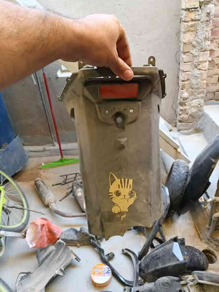 السلام عليكم للبيع غراض تفصيخ  كلمن سعره مكاني شارع حيفا رقمي ***********
