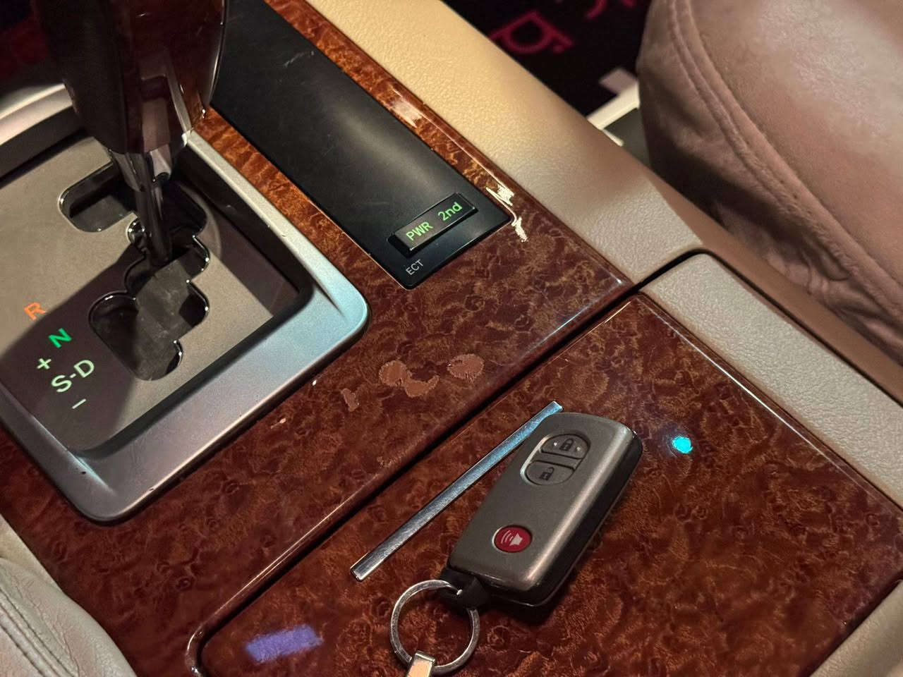 سلامه عليكم تخواني  سياره جديده مال جناي المواصفات اولا زراك زنون فور ويل جلد كراسي كهربا خزن ميموري بك لد لايت زنون شاشه كامره خلفيه عن بعد داخل بيجي كشانه هيترات تدفئه تبريد بل كشانه جلد كشانه كهرباء هيترات تدفئه تبريد بل كشانه  ٢ سياره ماخذه استلام شركه زيرو سبير مانازل بصمات ٢ من صبغ تبديل بارد محرك مامفتوح كير كمامفتوحات فول كفالة عامة ماشية ٦٦ الف تشقيل عن بعد داخل صاج ملكي انا في داخل بيجي قراض شركه العامه كلهن بعدهن بيه طفايه مري شفط مري قلاب مري شفط تايرات شركه موديل١٢  فتحة  بصمه تشغيل عن بعد اشاير بل مري ترحيبيه  دوسات   سعوديه سعر البيع ٣٥٠ شدات ونص.  *********** عنواني رمادي البعلي جاسم  بسمي محرك ٦ رقم دولي بدلته جديد
