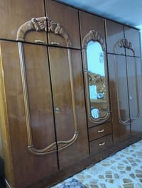 غرفة اخشاب • خشب ثقيل • عليها مجال