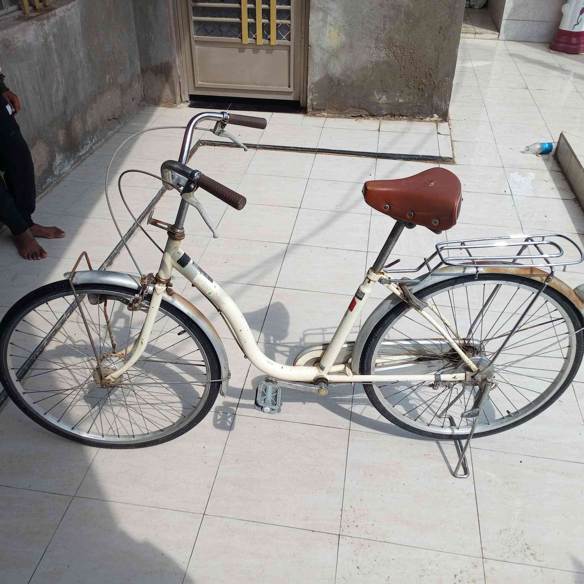 السلام عليكم بايسكل بناتي للبيع مكان زين القوس هذا رقمي ***********
