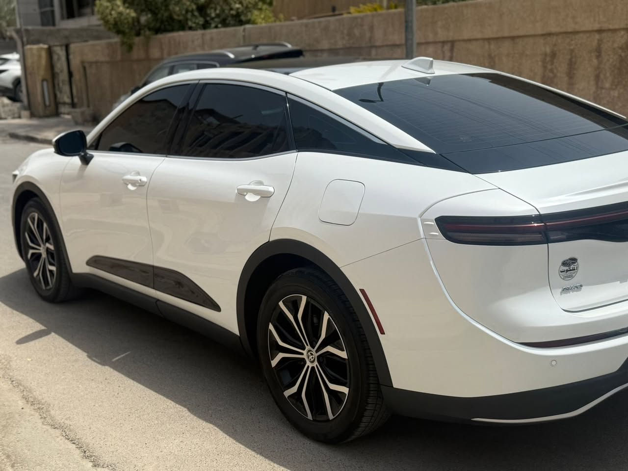 Toyota crown 2023 limited 
وارد امريكي هايبرد
اللون ابيض قمارة اسود
ايرباكات سليمة 
بصمة تشغيل وبصمة ابواب
تدفئة تبريد مقاعد
مقاعد كهرباء
اللايت 4 عدسات
حادث بارد فقط في جاملغ الايمن 
ومثل ما موضح في الصور
السياره مرقم بغداد ترقيم جديد الدولي
السعر290
ملاحظة للبيع فقط 
للاستفسار الاتصال على الرقم 
***********
