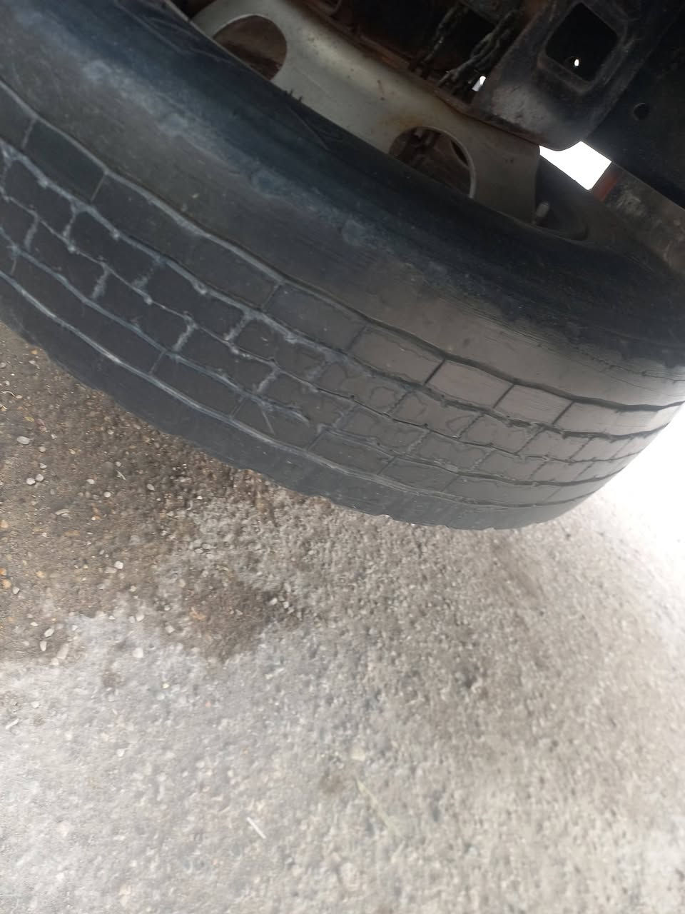 السلام عليكم تايرات برجستون ياباني نظيف عدد ٧ مكاني بغداد ***********
