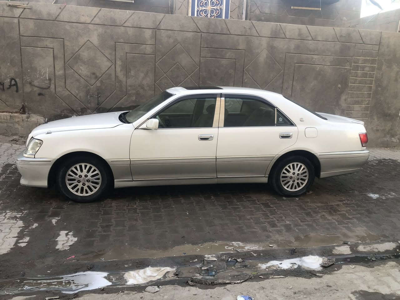 سلام عليكم ملكه للبيع او مراوس حسب القناعه رقم مميز سياره نقصها بس حداديه رقم التلفون ***********
