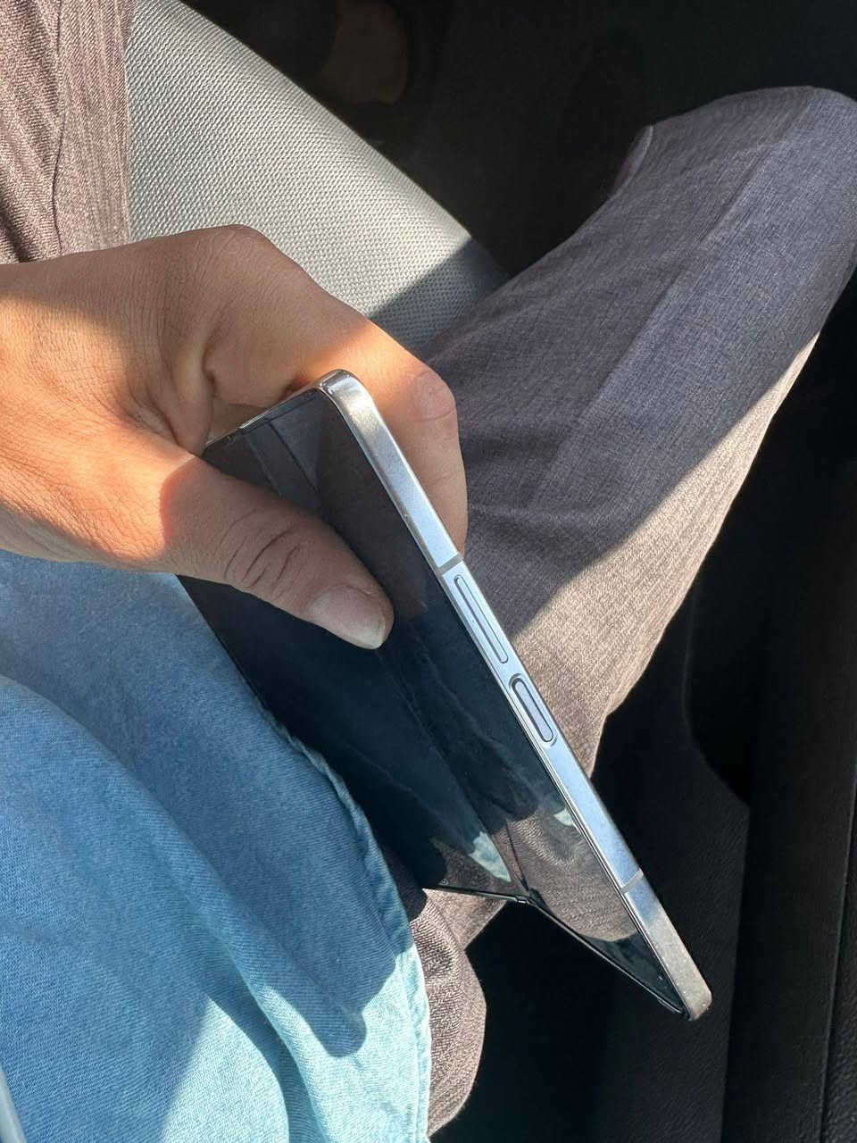 Samsung Galaxy Z Fold4جهاز مكفول من كلشي ذاكره 256بس مشكلته لشاشه لكبيره ل
ما تنفتح كلش تقريبن تنفتح 95بل 100رايده بيع او مراوس قفل 450للسفساار واتساب ***********
