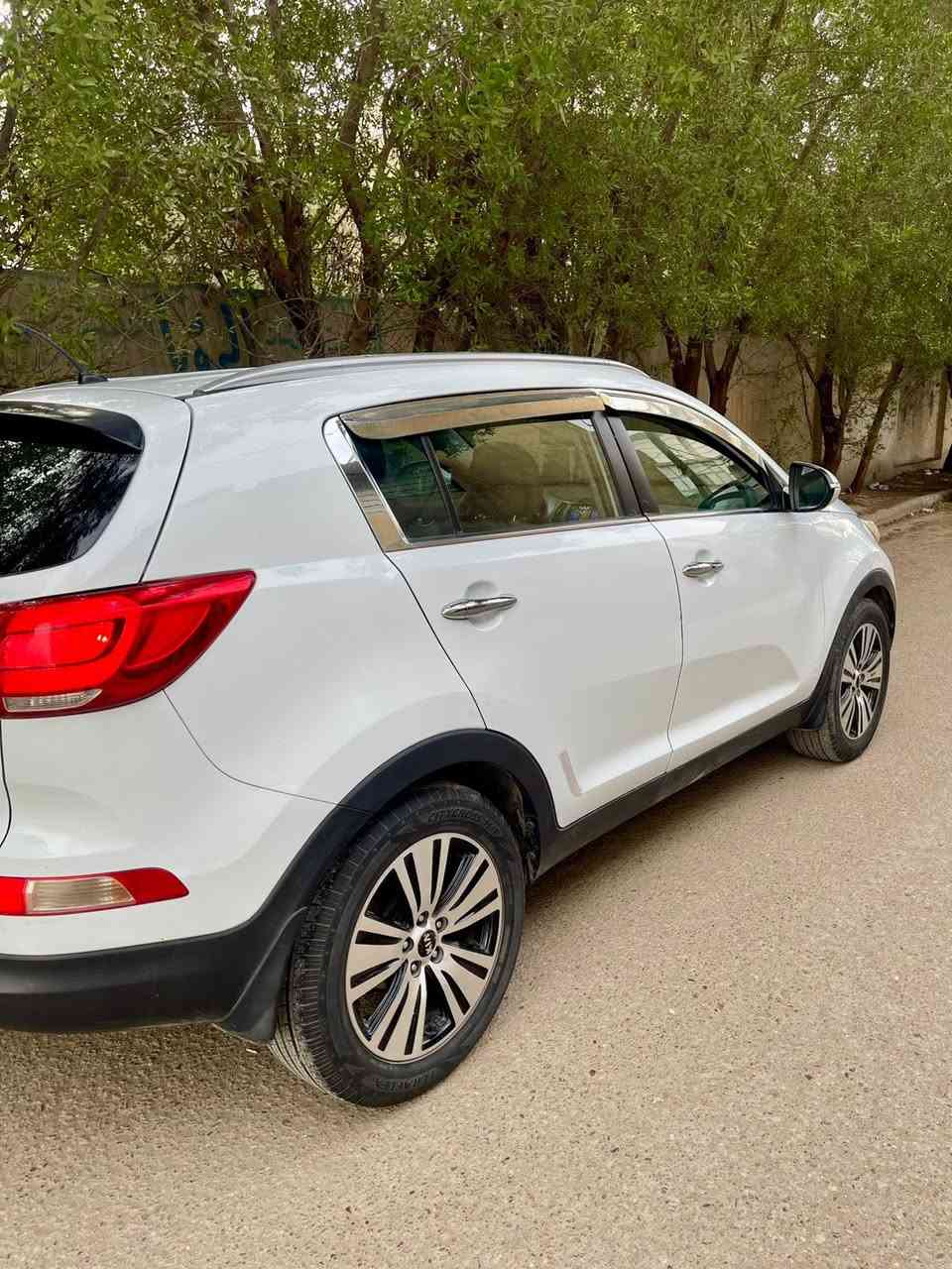 سلام عليكم ؟ بيع مستجعل 

سبورتج موديل 2015 خليجي رقم بغداد ب اسمي 

سياره خليجي ؟ 

بيه جاملغ وباب؟
سونر مرفوق 

السعر : 128$ وبيه مجااال 

اتصال : ***********

مكينه 2000 
فور ويل
اشاير بالمري 
شاشه جبيره
نظام ABS
شاشه مع كامره خلفيه
حساسات خلفيه
لد امامي
ويل كروم
تبريد خلفي
تحكمات

بغداد حي اور
