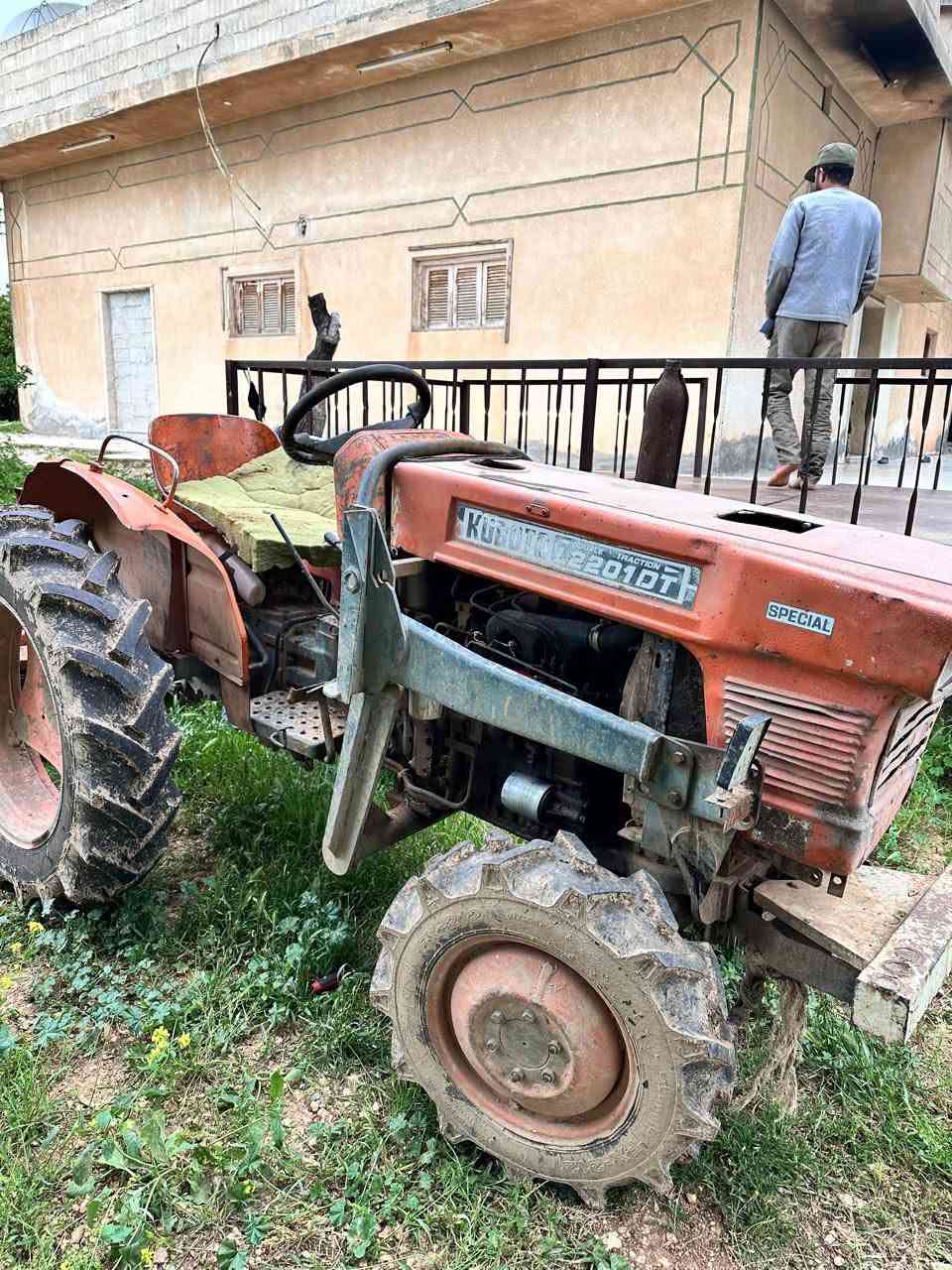 #للبيع :كوبوتا ياباني 22 حصان دفع رباعي محرك فيو نسمة بخار 
خالي كسر والصبلمة
دواليب الاربعة جدد
تقالات امامية 
دوران لمس 
دوزانو جديد  
هدليك اساسي 
فراغة مباشر 
جاهز ع الشغل 
معو هاد خطاط 

#الفراغ : مباشر من المالك
#تواجد : ريف رقة 
#السعر : / 2800 وبازار خفيف $
ومع خطاط 3400 بصير حكي تاني ع ارض واقع
#للتواصل_واتس او اتصال 
0983784977

??#ملاحظة🌟
1_الي عندو جرار بدو يبيعو يبعتلنا صور وصف عالواتس👌🌹
@إشارة


**إذا كنت صاحب هذا الإعلان وتريد حذفه لأي سبب، رجاءا أرسل رسالة إلى الدعم الفني**