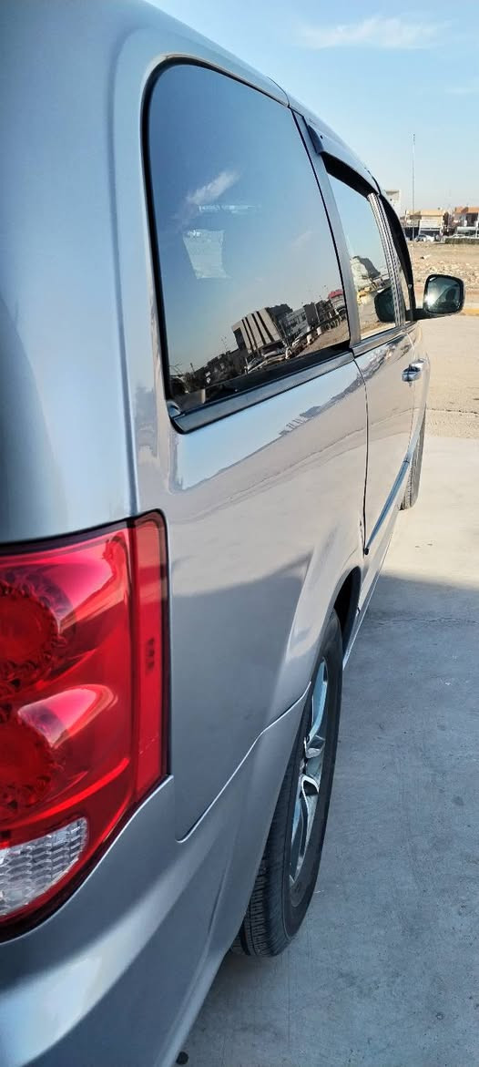 السلام عليكم دوج كرفان موديل 2017 لون سلفر المرغوب محرك 3600 وضع شركه كير قبل ٨ ايام بدلتها جديد بشرط السياره نظيفه رقمها دهوك هزه جديد بأسمنا السياره بشرط التحويل  تاريخ انتهاء السنويه 2031 بيها 3 قطع صبغ بخ بدون دواخل وبدون ايرباكات بشرط ماشيه 165 الف كيلو متر
مواصفات السيارة :
شاشه قلاب
كشنات منفصل بلع سياحي
تبريد 3 قطع
تحكم استيرن جهتين
كروز مثبت سرعه
تشغيل عن بعد
دبل اسويج
سبعه راكب
كامره خلفيه
جامات اوتو
شاشه خلفيه
جامات خلفي كهرباء فراشه
مري جانبيات كهرباء
السعر 157 وبيها مجال
*********** 
مكلف بالنشر
