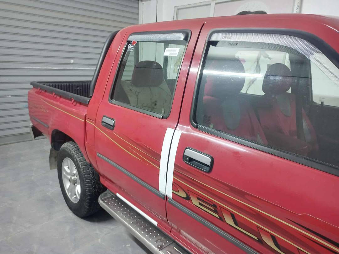 پیکاب دێر مۆدیل 2012 بەس دەرگایی پشت سایەق کەمێکی سبوخە تاخم پێش و دوا لۆکە چوار تایەیی تازەییە گێر و مەکینەیی بەشەرت مەکینەیی نەکراوەتەوە تەبرید ساردو گەرمی ئیش ئەکات  یەک دینار مەسرەفی تیا نییە کارەبایی گشتی ئیش ئەکات ماڵی دۆستە سەنەوی بەسەرچووە بەشەرتی تەحویل و غرامەیی تیا نەبێت 
***********
*********** كركوك, العراق
