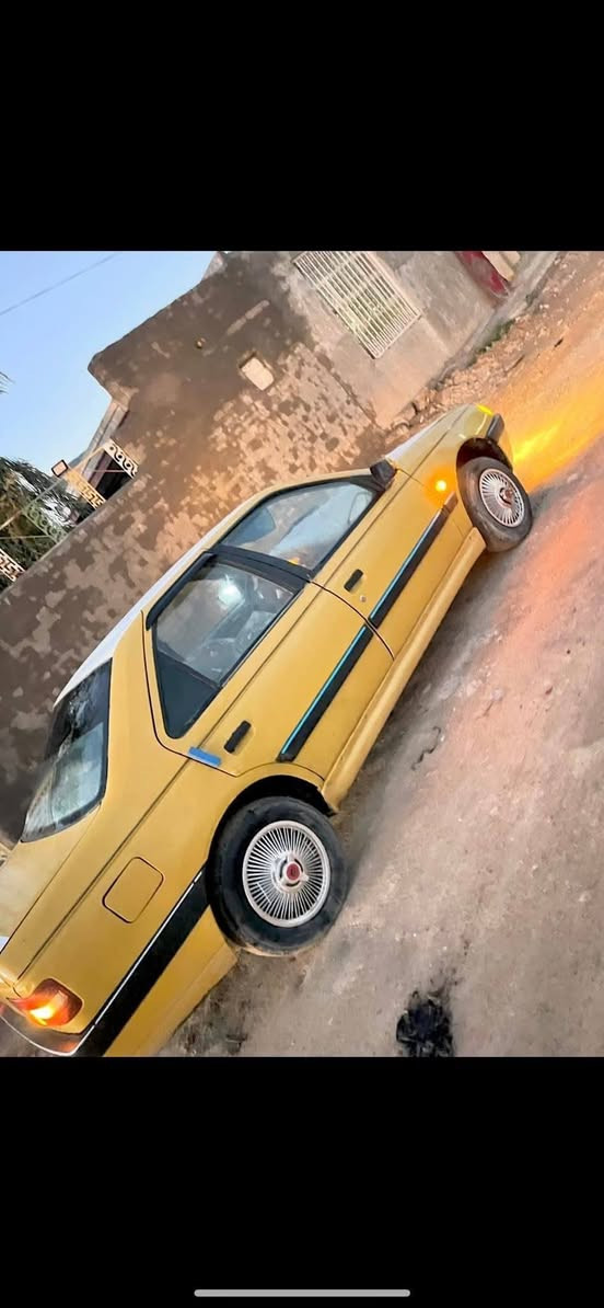 بيجو 405 لبيع محرك وكير مكفولات كشر نضيف رقمها بصره غرامات مصفره ابيع مداور يعني تاخذه داور وسنويتها 2027 مكاني نجف والسعر 22وبيها مجال هم مراوس اراوس شعدك نزل /***********
