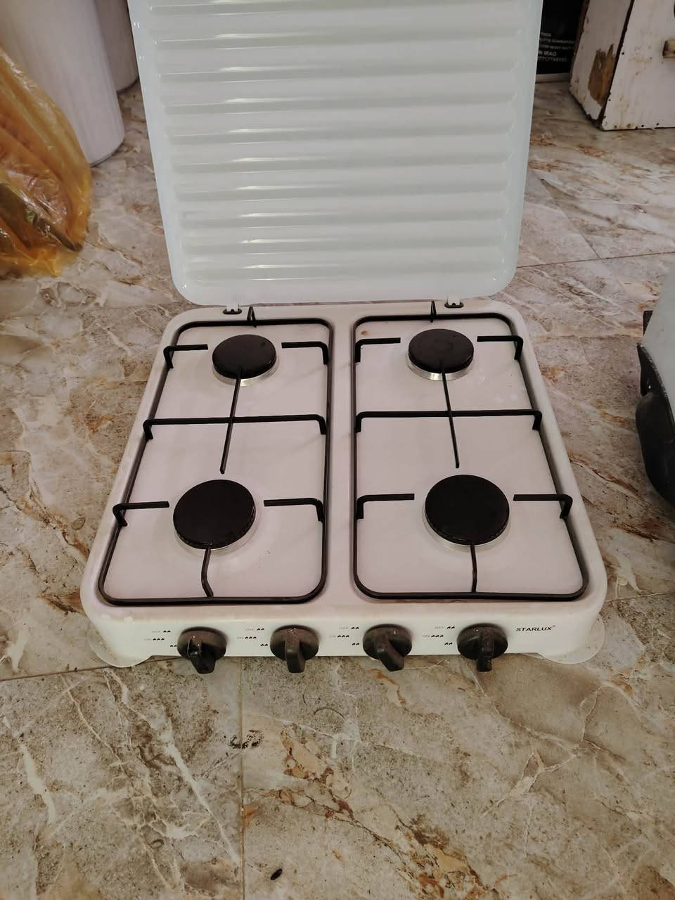 غراض منزل للبيع ..  ممستعملات هواي اخو الجديد.  الي يريد يتصل ع رقم ***********
