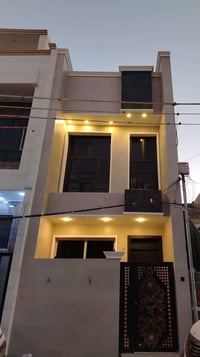 بيت 80 متر للبيع بناء 2025 زيرو الموقع شارع مدير الأمن قرب شوكولاته لل...