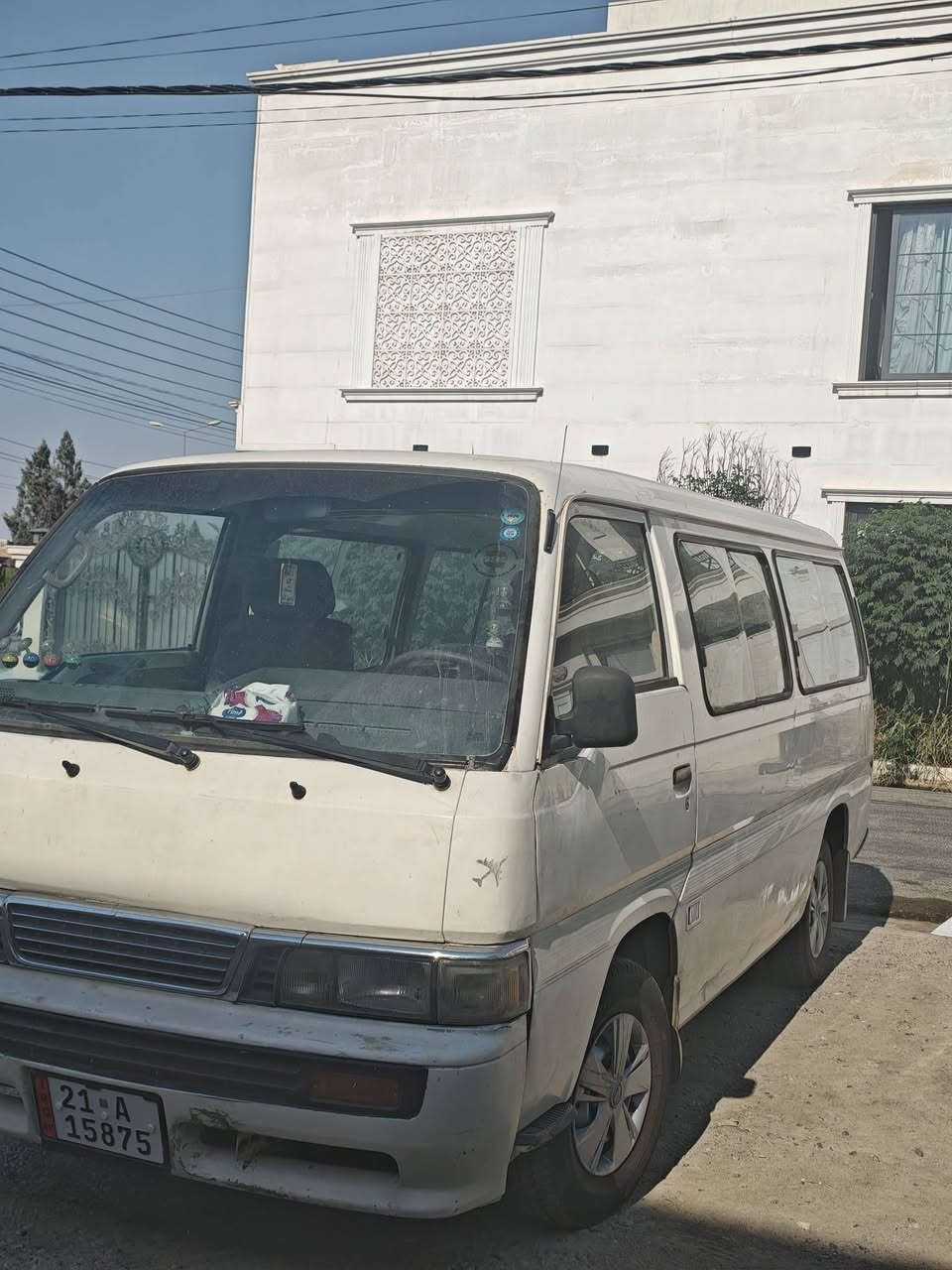 نیسان ئورڤان ٢٠٠١
غاز و بەنزین.   چار تاسەی نوێی لە بنە.       
گێر و مەکینە و ئەکسل و تەبرید بە شەرت 
 سەنەوی و ژینگە و ڕێگاوبان تا ٢٠٣٠ نوێیە بە ناوی  خۆمانە 
هەولێر  *********** 
نرخ : ٦٥ مەجال
