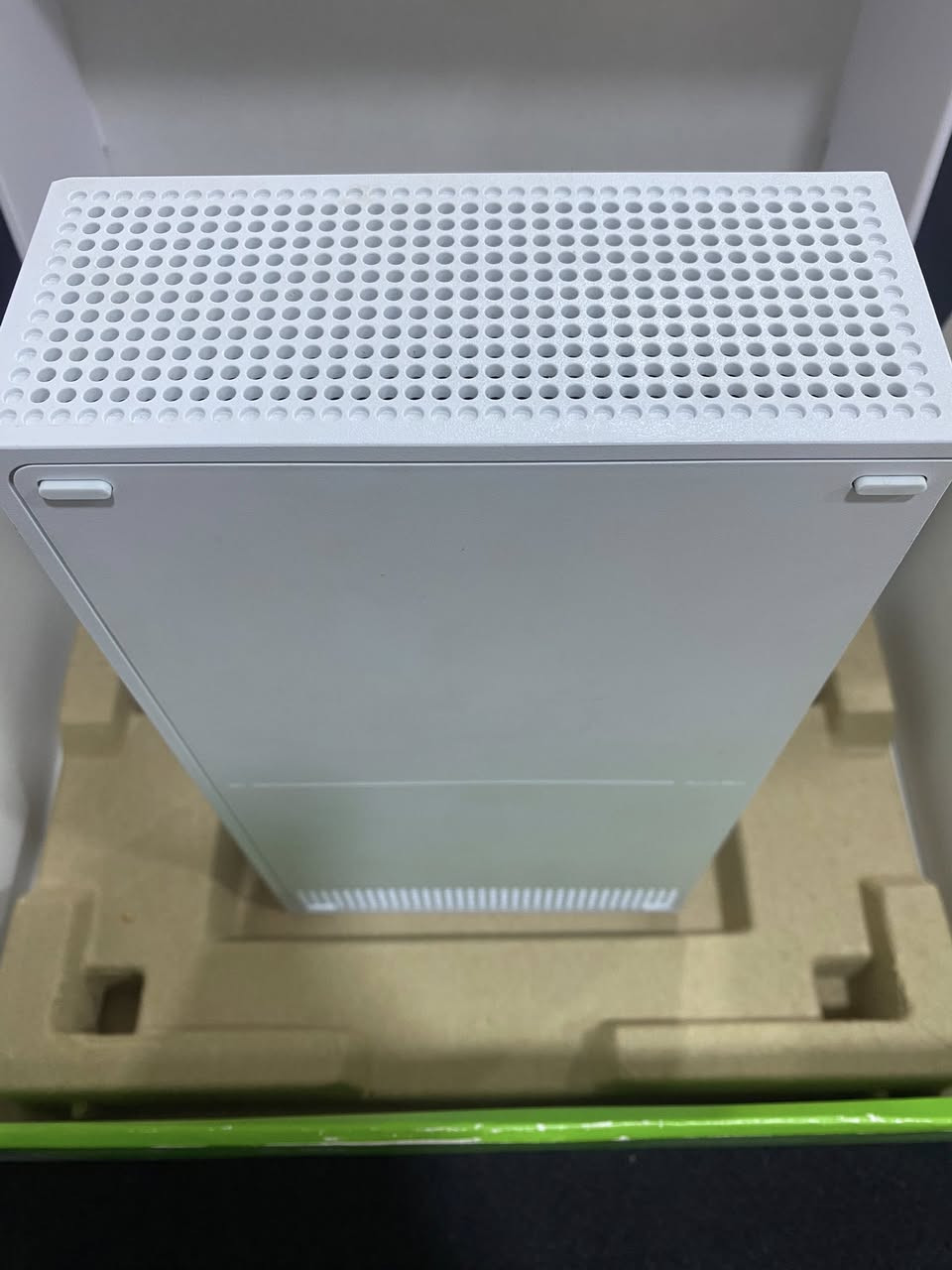 السلام عليكم اكس بوكس سيريس اس ( S ) للبيع نظيف حيل ومكفول من الاعطال والفتح والتصليح استخدام شخصي قليل اصدار ( 2023 شهر 9 ) الكارتونة الاصلية والملحقات الاصلية كلها موجودة ويا 
سعر : 350 الف 
رقم موبايل : ***********
((( المكان الموصل )))
