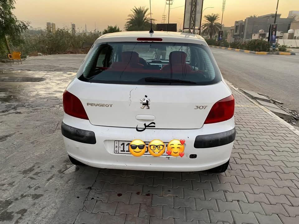 بيجو فرنسي 307/موديل2005
 تراي وين ميعجبك 
كهربائيات كلها بلادية 

صبغ بلادي عدة باب عكس السايق مصبوغه 
السيارة بأسمي تحويل ثاني يوم مشروع وطني 
السيارة عليها ادامة كاملة كلشي متصرف عليها 
السعر 49 وبيها مجال رقم بغداد

مكانهة بغداد القادسية قرب ساحة قحطان
***********
